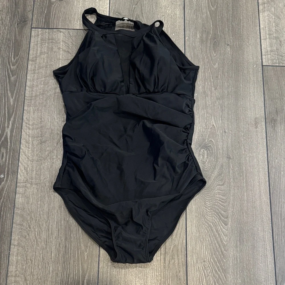 Amazon Black Women's One-Piece Swimsuit - Picture 1 of 5